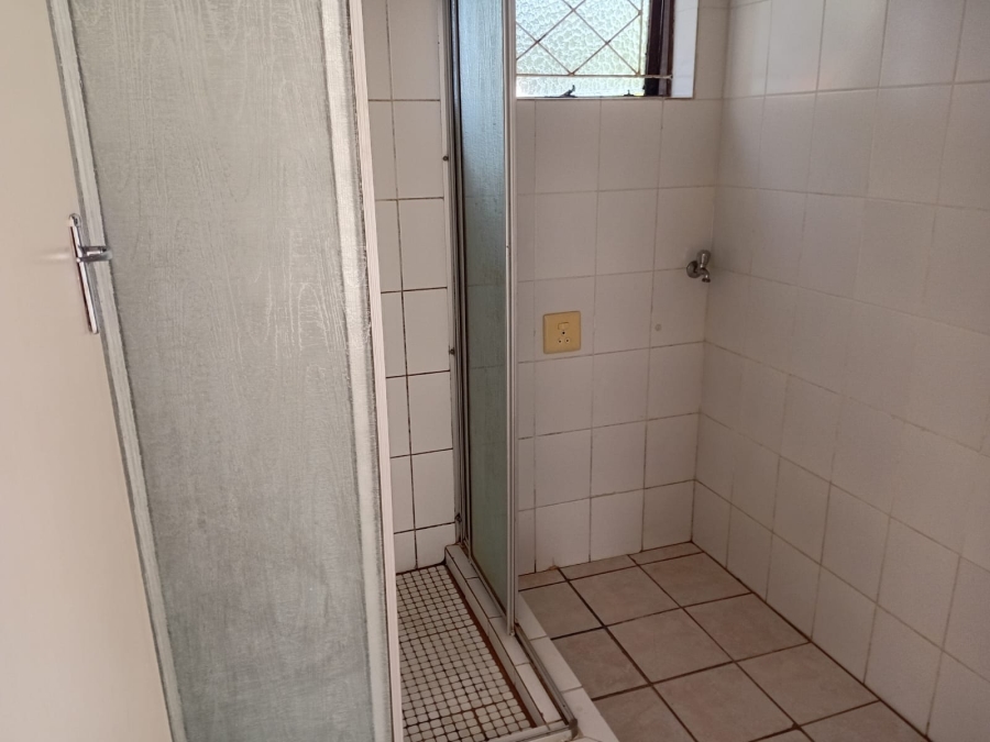 To Let 1 Bedroom Property for Rent in Bonza Bay Eastern Cape